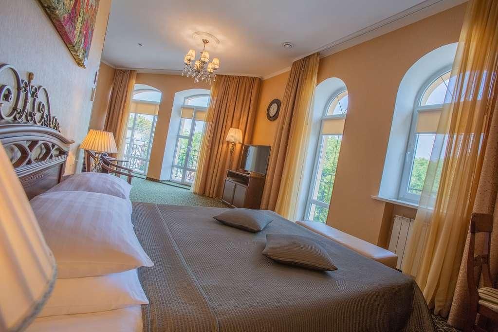 Premier Hotel Palazzo Полтава Стая снимка