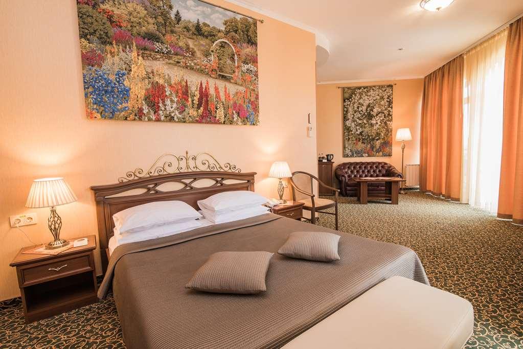 Premier Hotel Palazzo Полтава Стая снимка