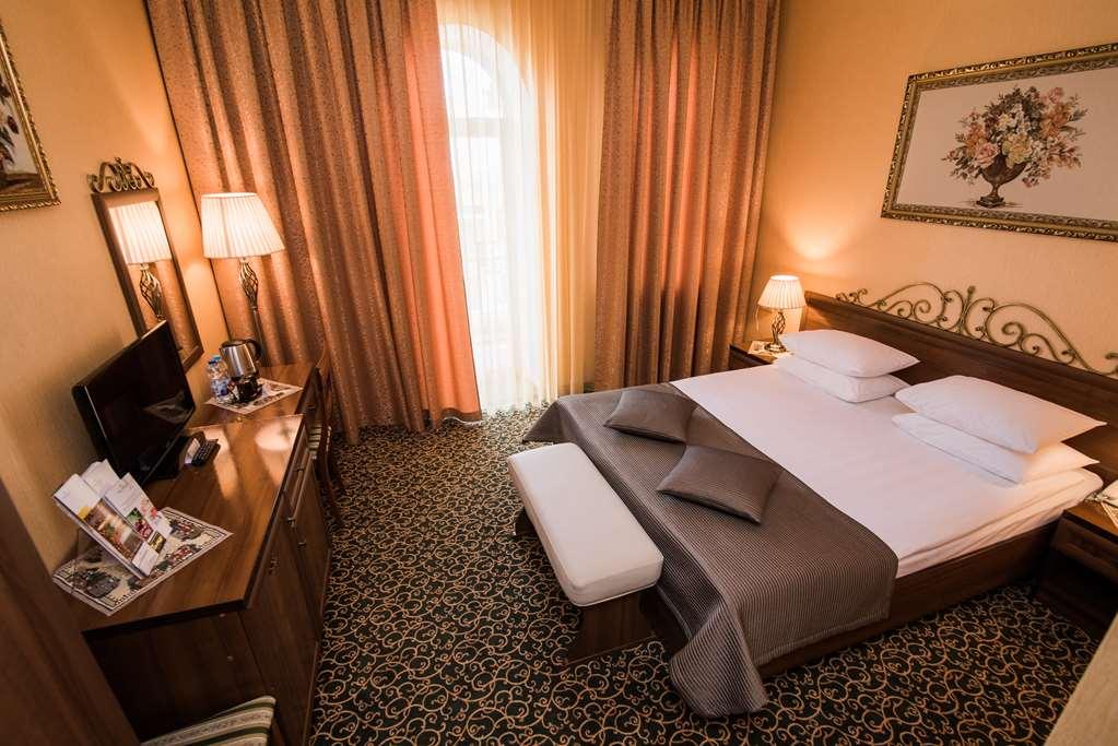 Premier Hotel Palazzo Полтава Стая снимка