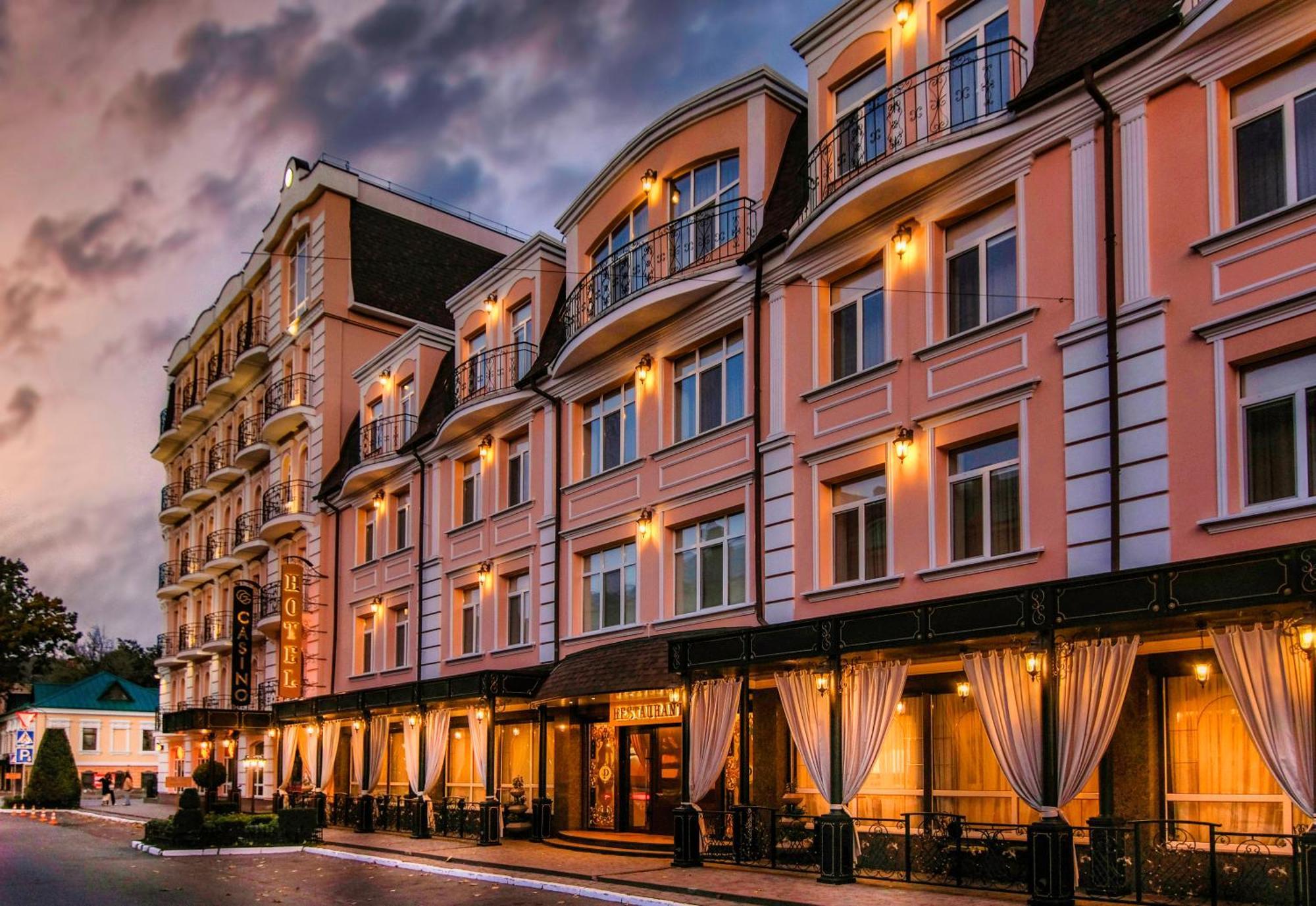 Premier Hotel Palazzo Полтава Екстериор снимка
