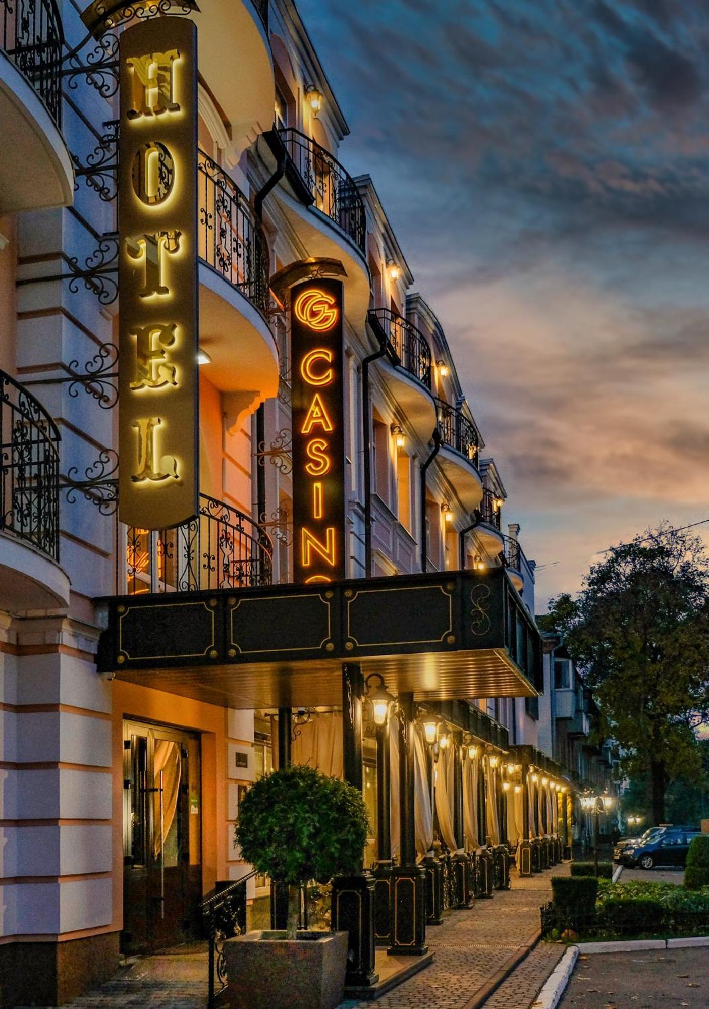Premier Hotel Palazzo Полтава Екстериор снимка