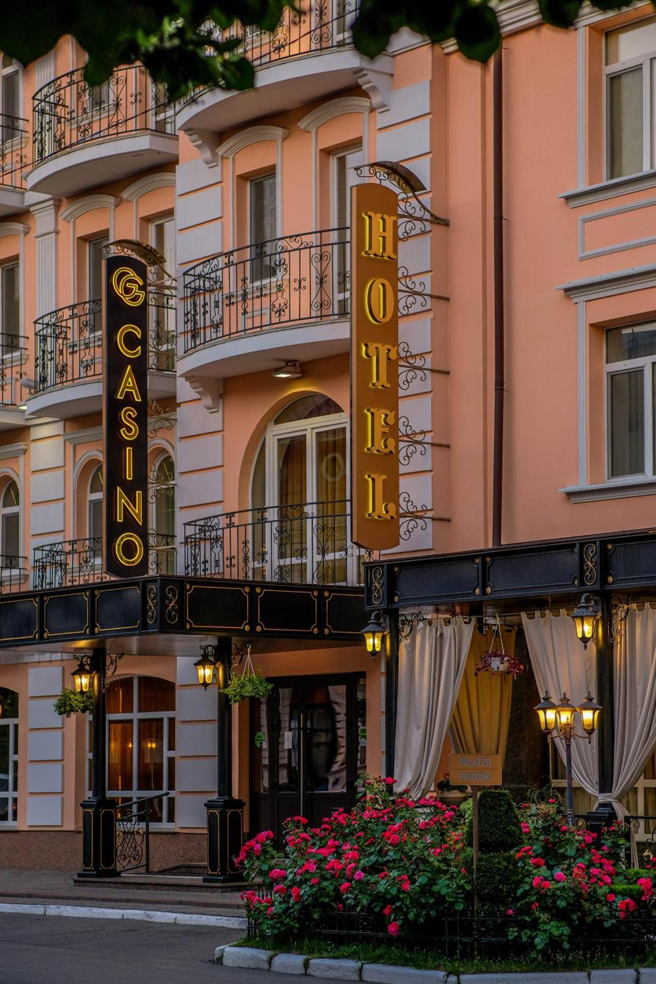 Premier Hotel Palazzo Полтава Екстериор снимка