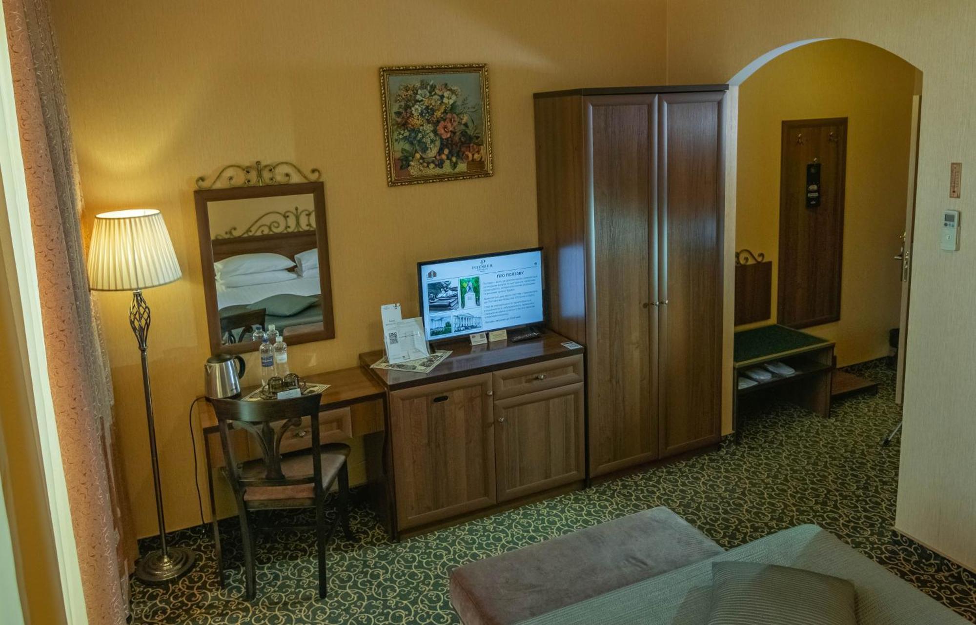Premier Hotel Palazzo Полтава Стая снимка
