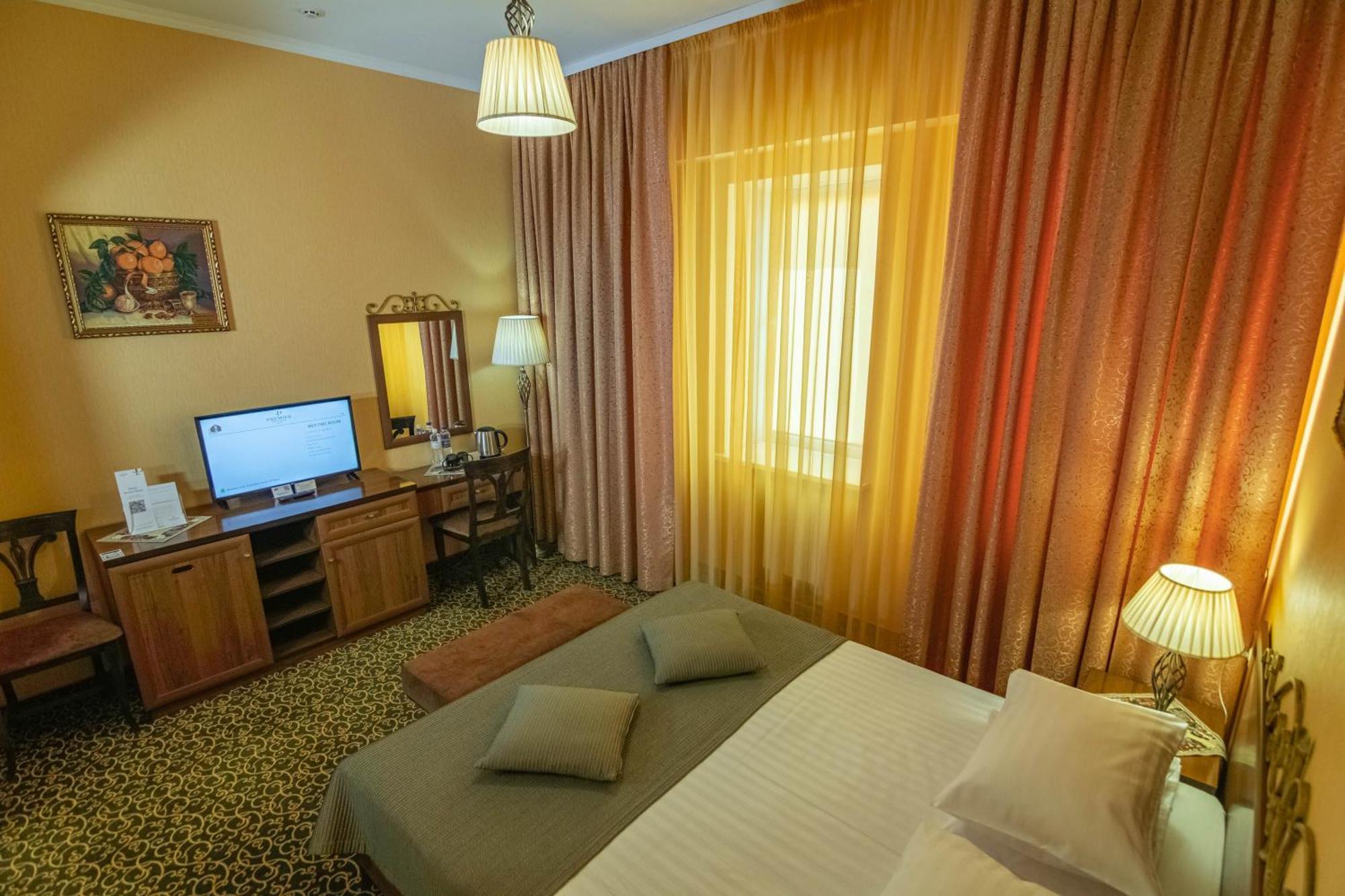 Premier Hotel Palazzo Полтава Стая снимка