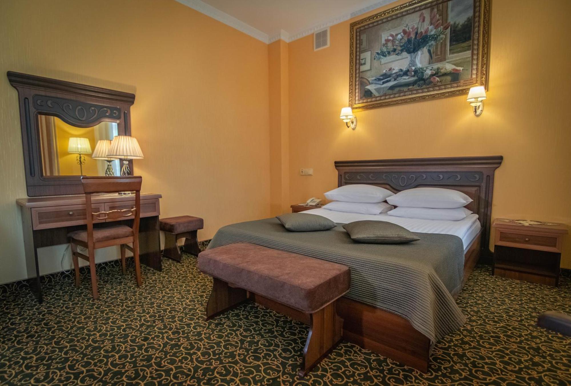 Premier Hotel Palazzo Полтава Стая снимка