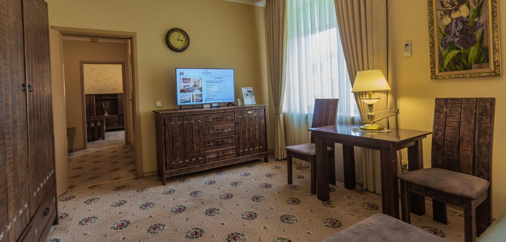 Premier Hotel Palazzo Полтава Стая снимка