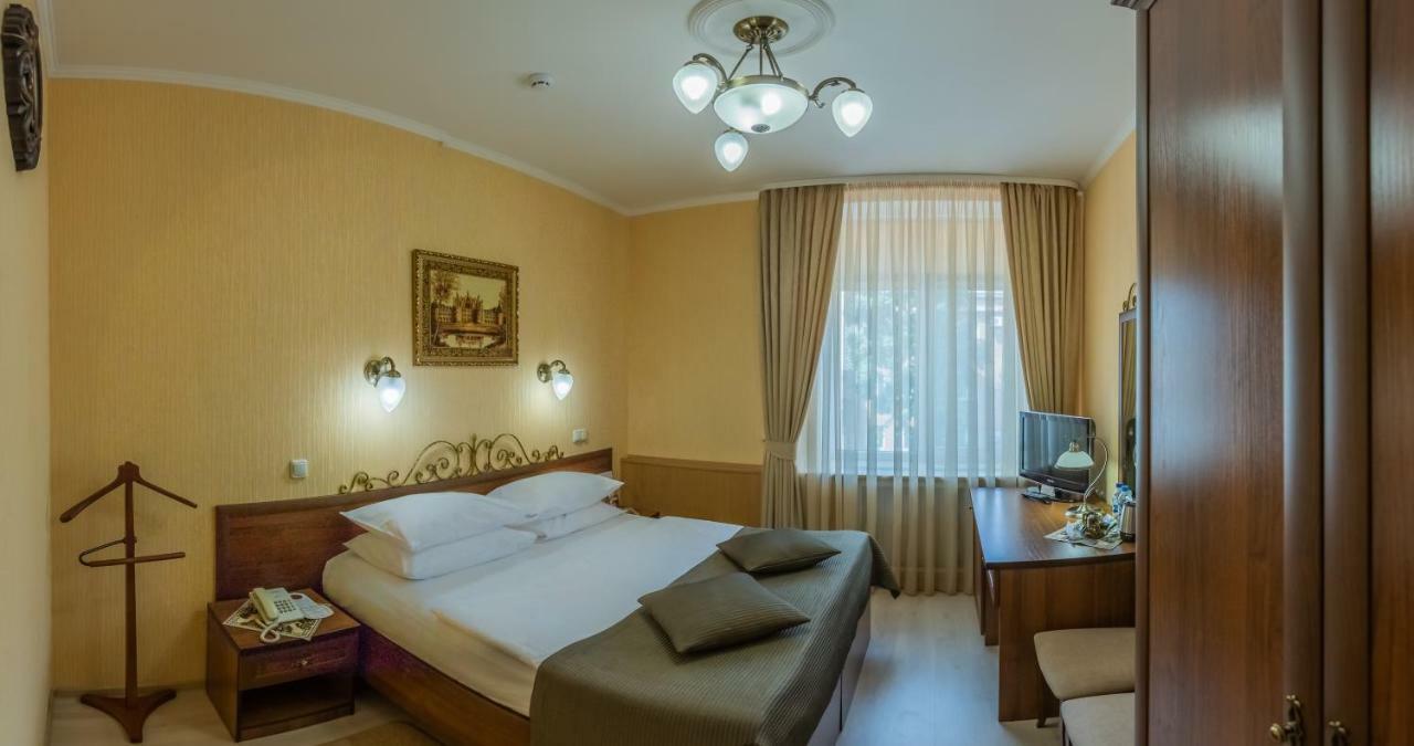 Premier Hotel Palazzo Полтава Стая снимка